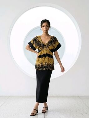 Prairie New York Navy Top with Goldenrod Abstract Print SZ M